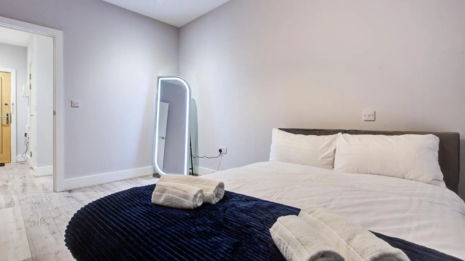 1 Bedroom Flat - 6 Mins From Heathrow Airport - Flat 14 Harmondsworth