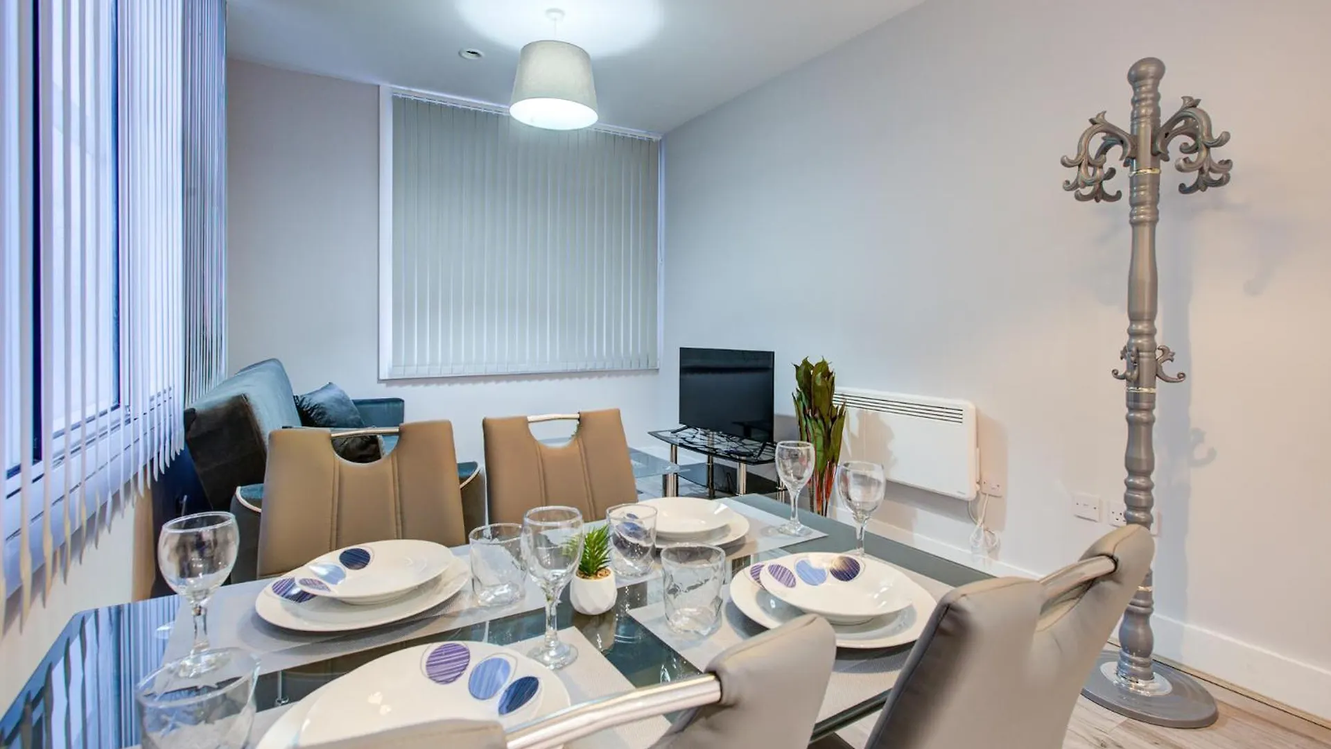1 Bedroom Flat - 6 Mins From Heathrow Airport - Flat 14 Harmondsworth Apartment